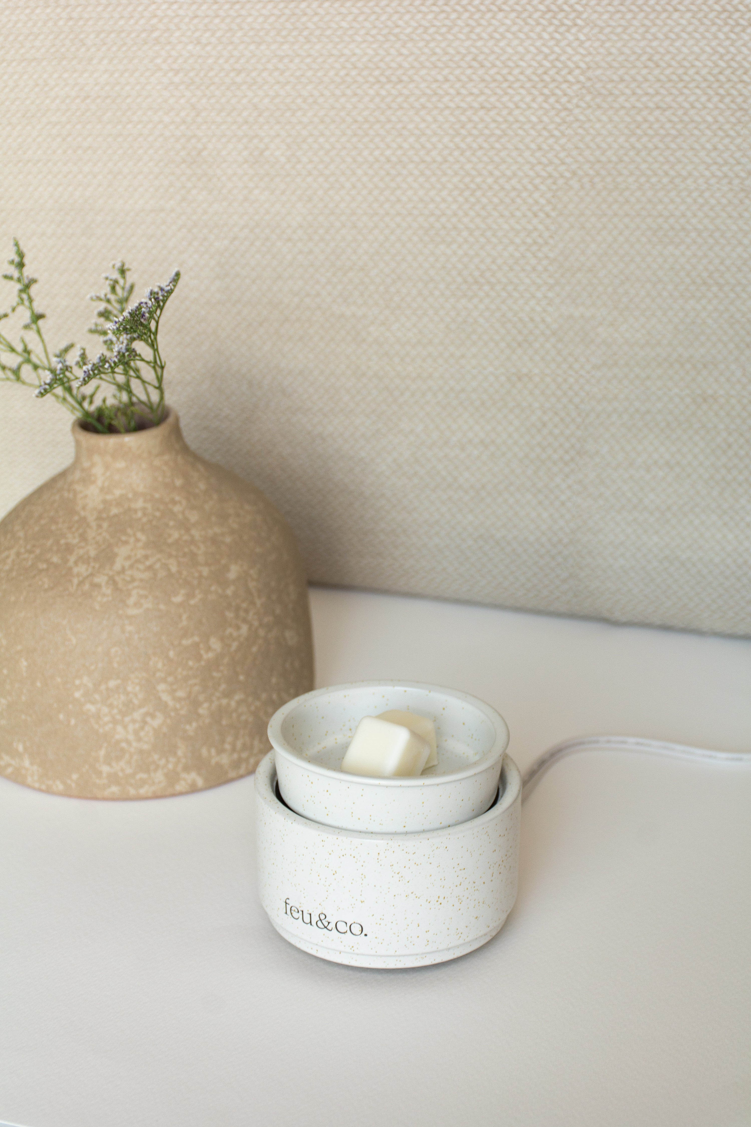 Comment bien entretenir votre bougie à mèche de bois pour une combustion parfaite ?